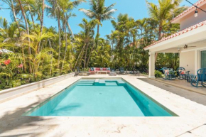 Enjoy this modern pet and family friendly villa B6